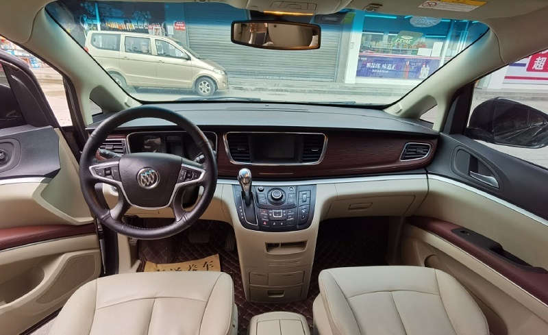 別克gl8內(nèi)飾