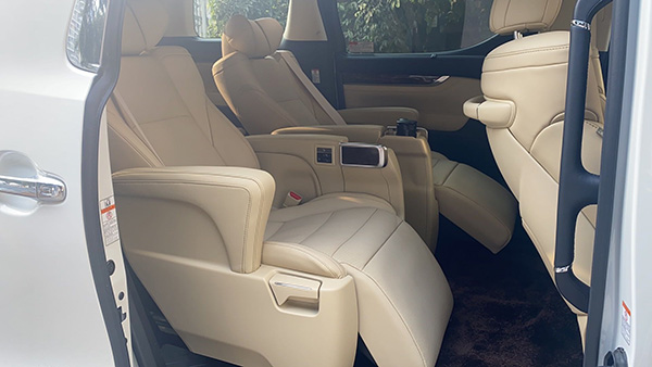 成都租埃爾法商務車 成都租埃爾法商務車