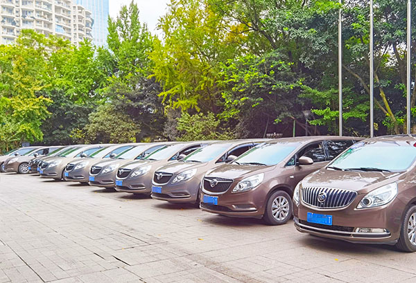 成都租商務(wù)車一天多少錢