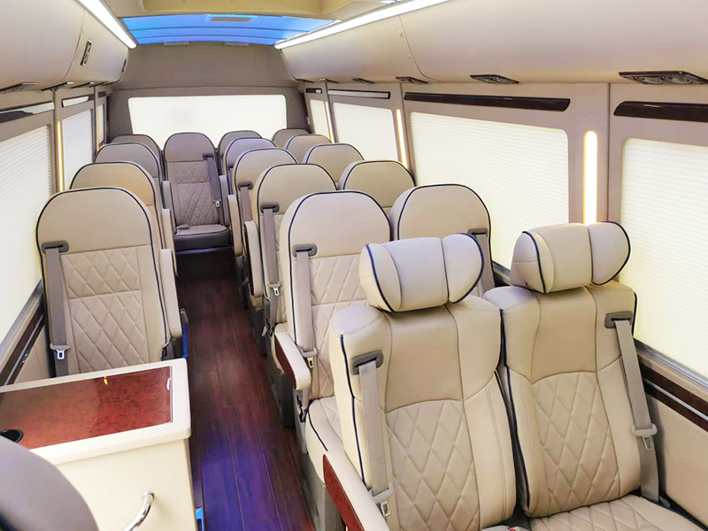 成都考斯特租車 成都考斯特租車